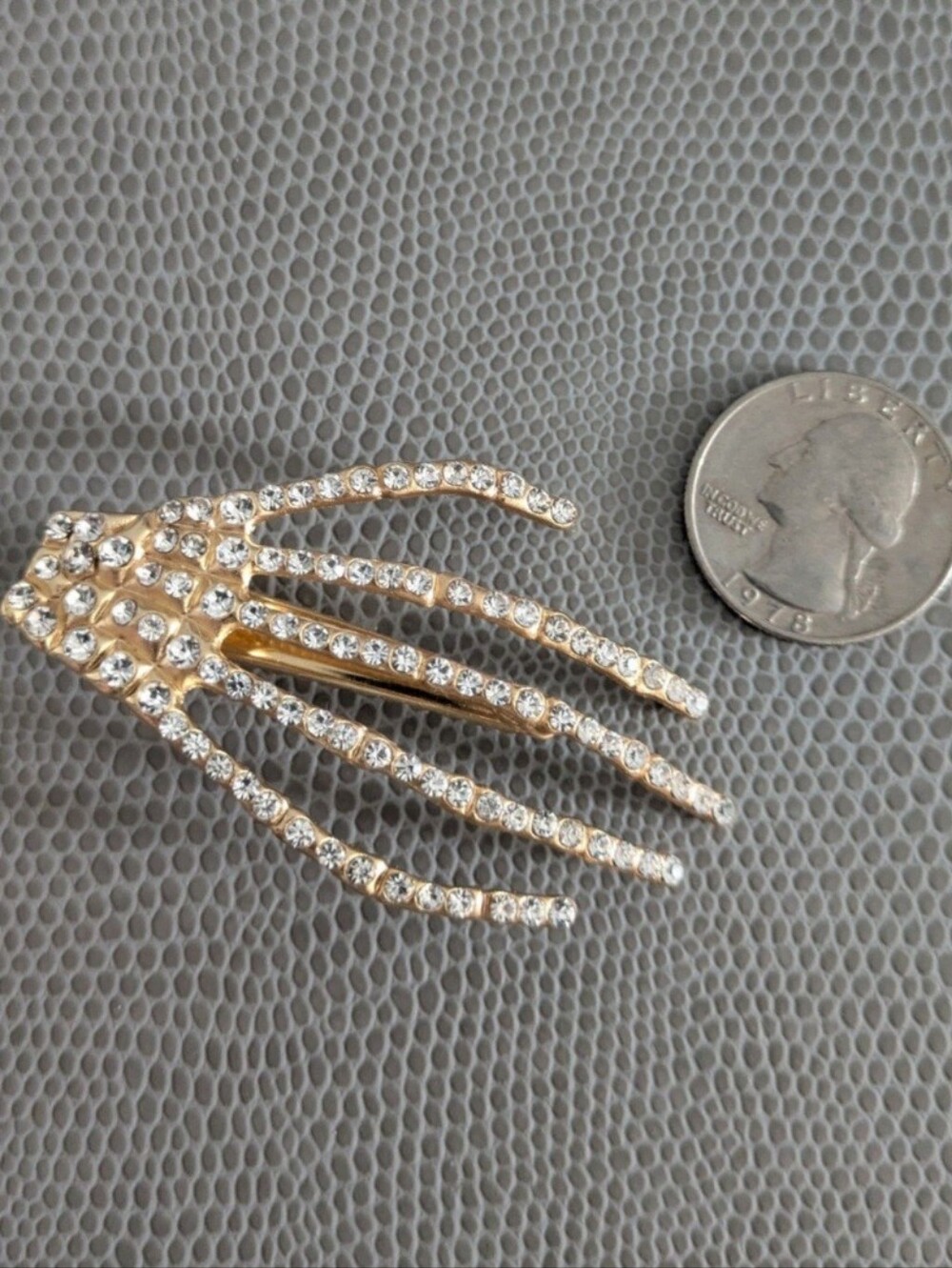 New Rhinestone Skeleton Hand Hair Clip - Picture 3 of 5